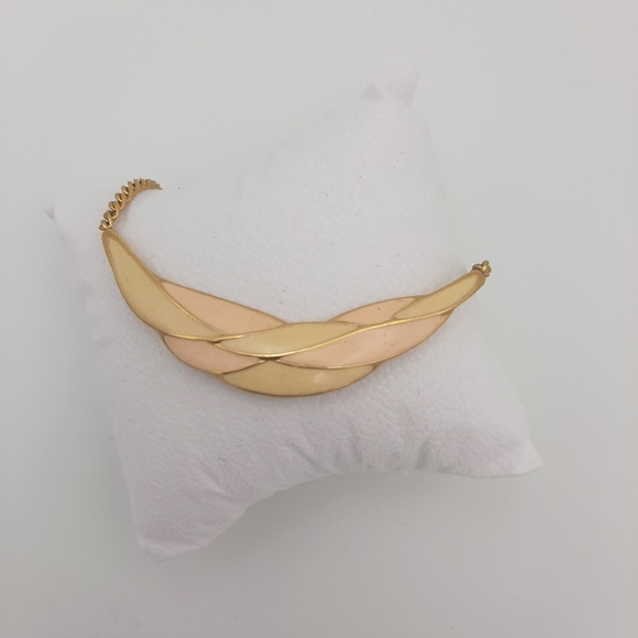 VTG. MONET CREAM ENAMEL & GOLD TONE WAVY CHAIN - Picture 2 of 4